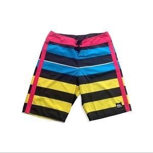 Quiksilver Men’s Striped “Sample” Boardshorts Size 32